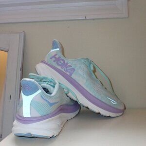 HOKA ONE ONE Clifton 9 ( Women's Size US 9.5 B ) Inserts included